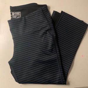 💥“Like New” Cropped New Balance Leggings💥